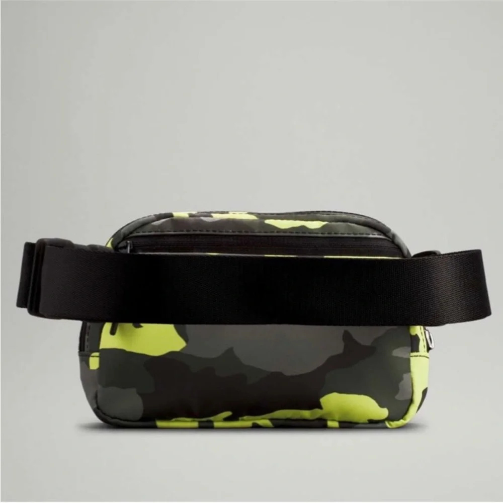 Lululemon Original Neon Green Camo Everywhere Belt bag Rare Color - Picture 4 of 8